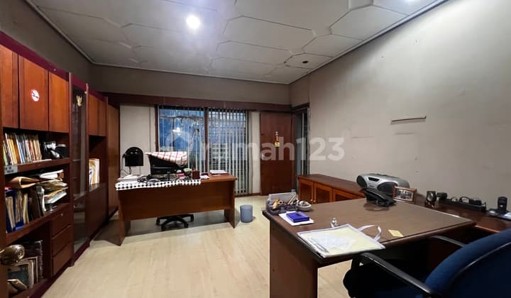 Rumah Kantor Lokasi Strategis di Pusat Kota