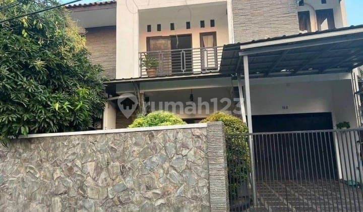 Rumah Kokoh Mewah Strategis Dekat Tol Jatiwaringin