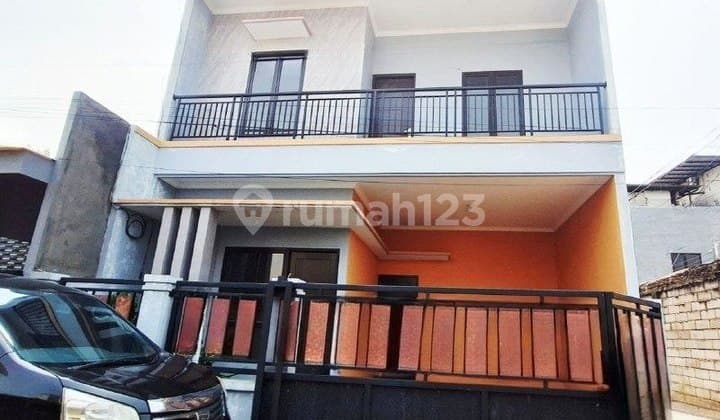 Dijual Rumah Kokoh dan Baru 2 Lantai Dekat Galaxy