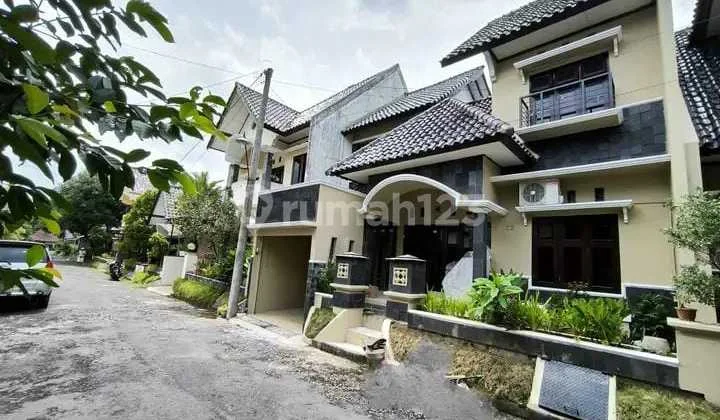Rumah View Sawah Nuansa Bali Strategis di Jl Gito Gati