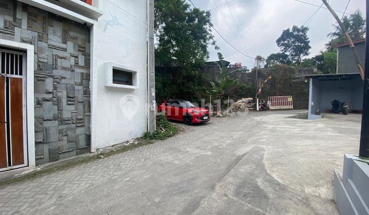 Tanah Hook Strategis Nempel Tembok Kampus UII di Ngaglik