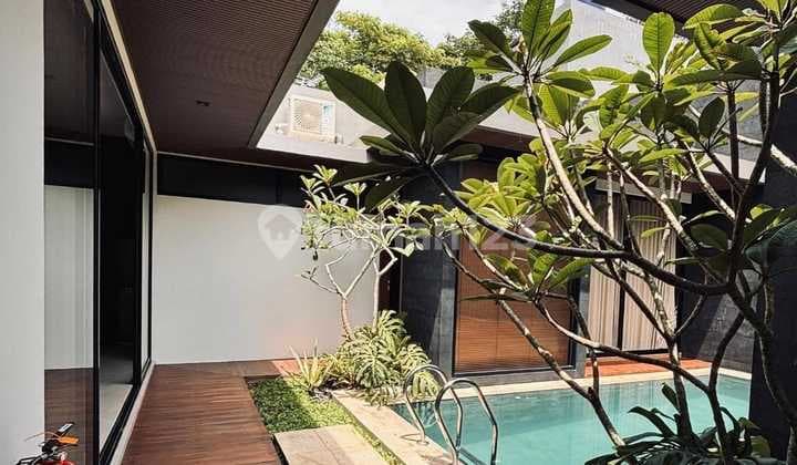 Strategic Villa Suitable for Investment Near Hyatt Hotel, Palagan Street.