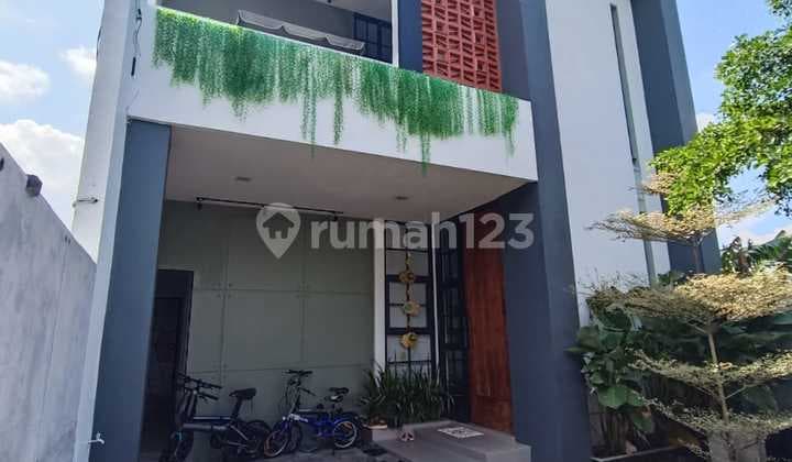 Rumah Mewah Dengan Kolam Renang View Cantik Merapi