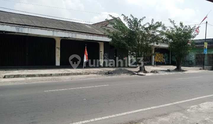 Tanah Bagus Bonus Bangunan Ruko di Pinggir Jl. Kaliurang, Sleman