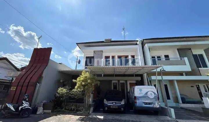 Rumah 2 Lantai Strategis Full Furnished di Perumahan Seturan