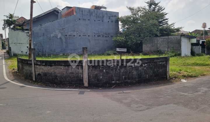 Strategic East Facing Hook Land 2 Fronts Near UII Campus, Condong Catur