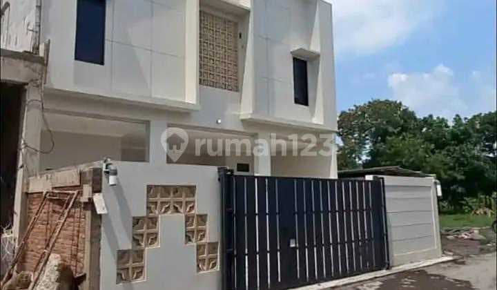 Kost Baru Strategis Full Furnished di Condong Catur