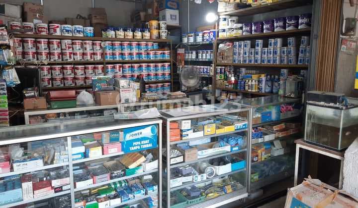 Toko Material Masih Beroperasi di Pulo Gebang, Jakarta Timur
