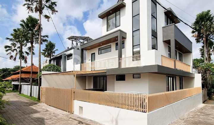 Rumah Baru Bergaya Modern. Dekat Canggu Dan Pererenan, Lingkungan Tenang Dan Aman. Di Design Dengan Pencahayaan Alami Dan Sirkulasi Udara Yang Optimal.