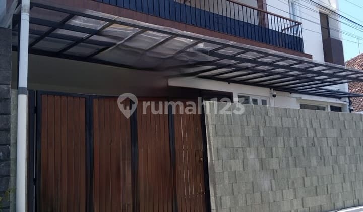 Turun Harga! Rumah Baru di Imam Bonjol, Strategis. Full Furnish.