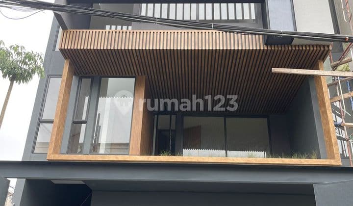 Rumah Modern 4 Kamar di Jantung Kemang, Bebas Banjir, Siap Huni