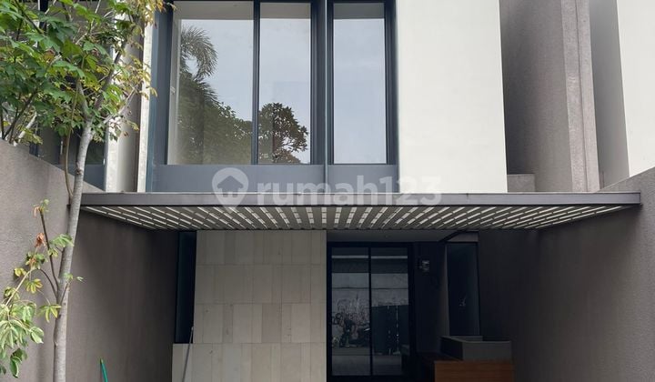 Rumah Strategis di Kemang Jaksel Desain Modern, Lingkungan Nyaman