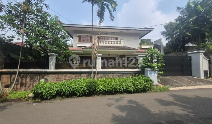 Disewakan Rumah Asri Terawat + Kolam Renang Permata Hijau