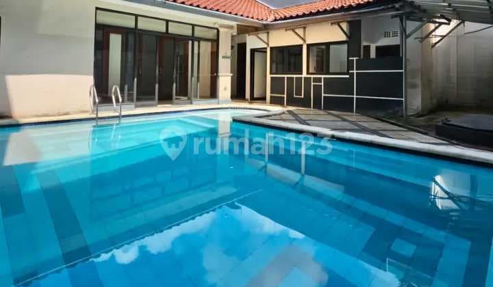 Dijual Rumah Klasik Nyaman Lokasi Strategis Dekat Sekolah Intl