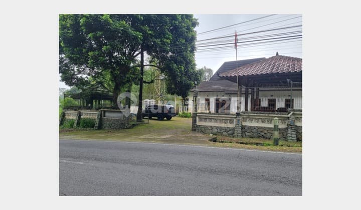 Villa Jadul Tanah Luas Dekat Museum Gunung Merapi Sleman