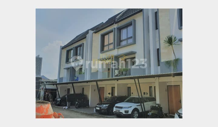 Rumah Tinggal Dekat Polsek Jagakarsa, 3 Lantai Murah