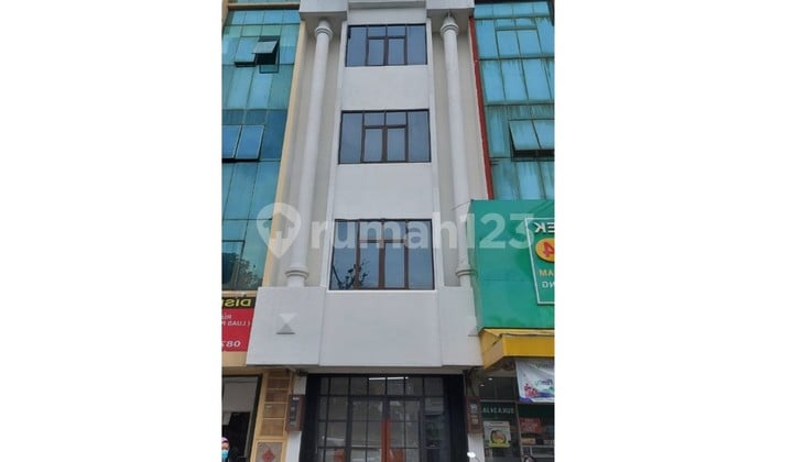 Ruko Terawat 5 Lantai Siap Aktif di Kebayoran Lama
