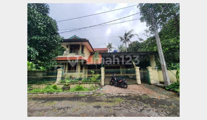 Rumah Second Modern 2Lt di Ciracas, Dekat Tol Cibubur