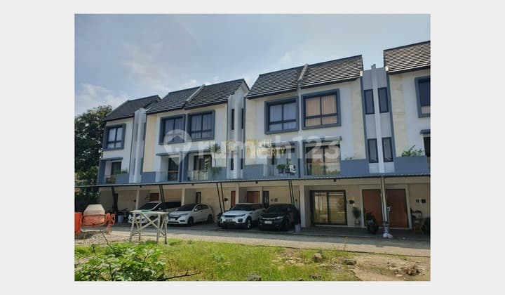 Rumah 3 Lantai Murah Lokasi Aman Cipedak Jagakarsa