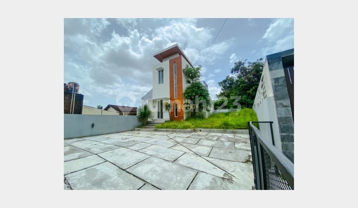 Rumah Minimalis 2 Lantai Tanah Luas di Maguwoharjo Sleman