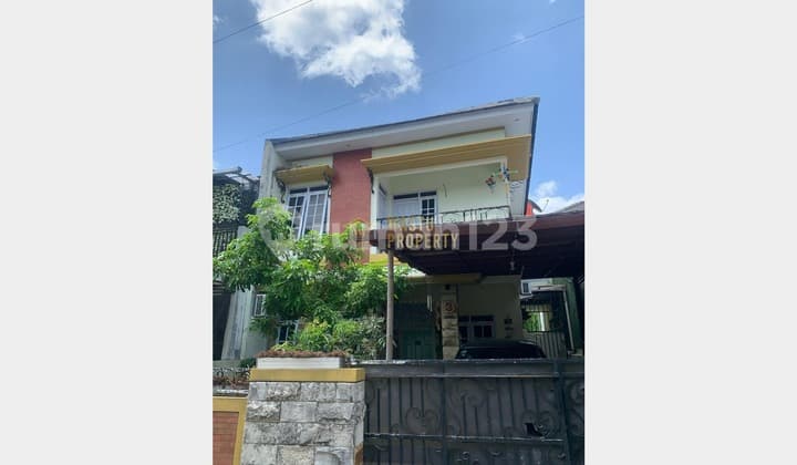 Second-hand 2-Story Modern House Near Lotte Maguwoharjo