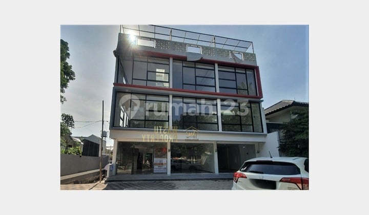 Modern 3-Storey New Ruko in Jagakarsa Near Ragunan