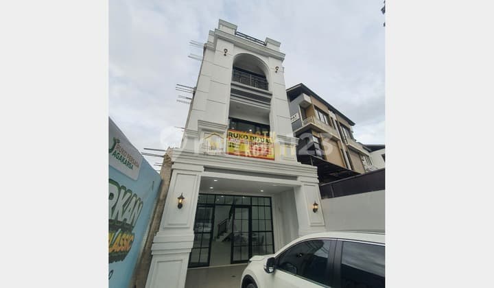 Ruko Siap Huni 3 Lantai Jagakarsa - Fasad Mewah Elegan