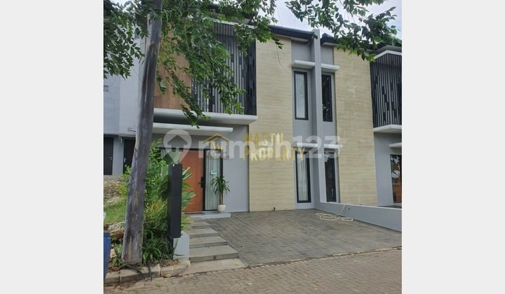 Rumah 2 Lantai Siap Huni Cibinong, Akses Stasiun Super Dekat