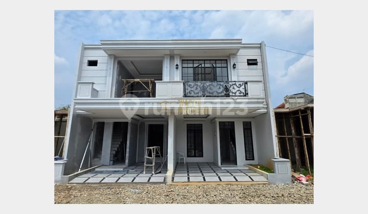 Minimalist house with easy access near LRT Kampung Rambutan.
