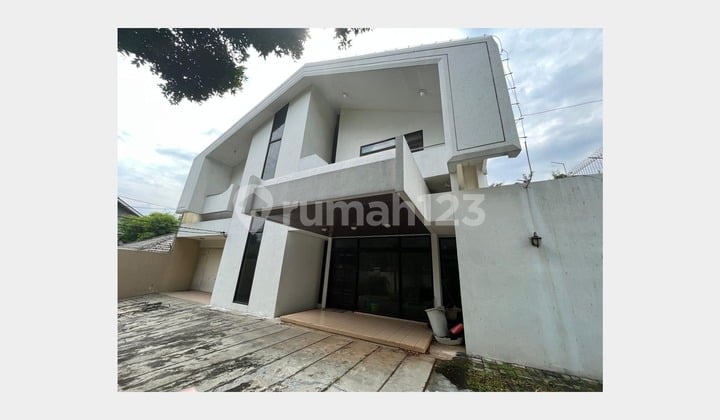 Rumah Siap Huni 2 Lantai Dekat Pusat Lifestyle Blok M