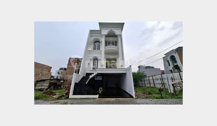 Rumah Eropa Modern 3 Lantai Kawasan Premium Jagakarsa