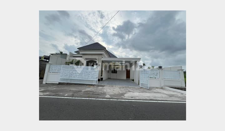 Villa Cantik Fasad Mewah Siap Huni di Ngemplak Sleman