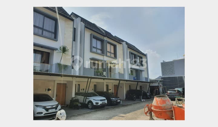 Rumah Premium 3 Lantai Cipedak Dekat Polsek Jagakarsa
