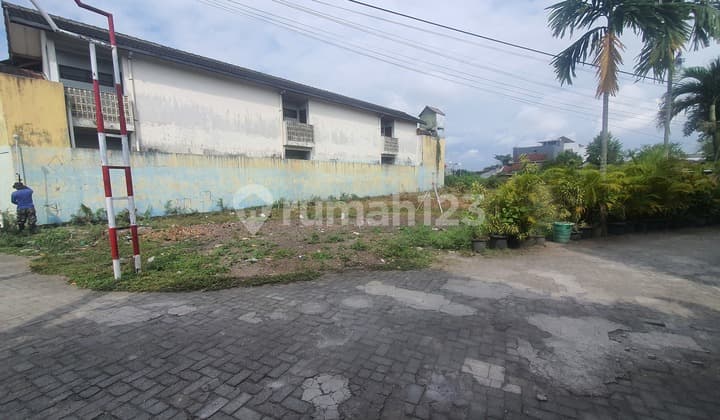 Pogung, Tanah Sleman Jogja, Dekat UGM