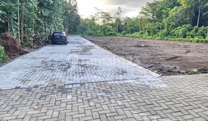 Sardonoharjo Ngaglik, Sleman Land, Yogyakarta, near Gentan gas station.