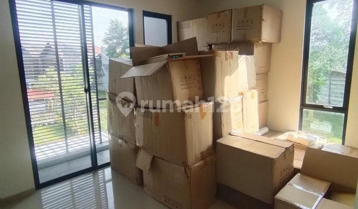 Rumah Hoek 2 Lantai di Myra Meli Graha Raya Lokasi Strategis