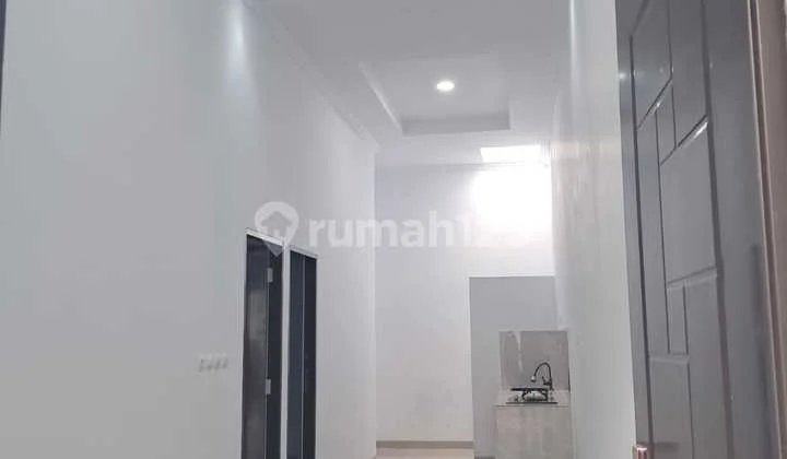 Ready-to-Occupy House in Cipondoh Makmur Tangerang Strategic Location negotiable Ready-to-Occupy House in Cipondoh Makmur Tangerang Strategic Location negotiable