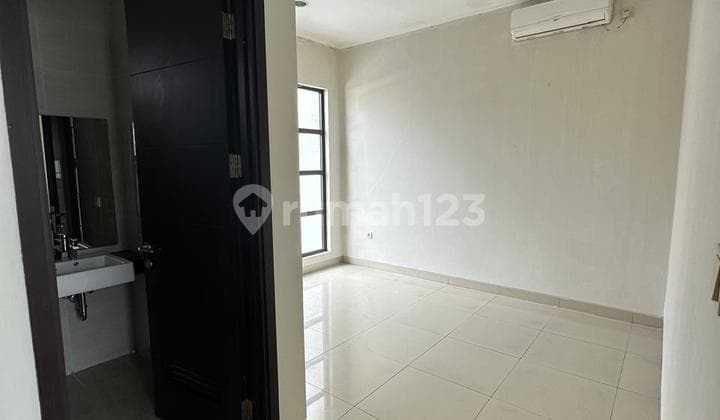 Rumah Siap Huni di Cluster Asia Green Lake City Strategis