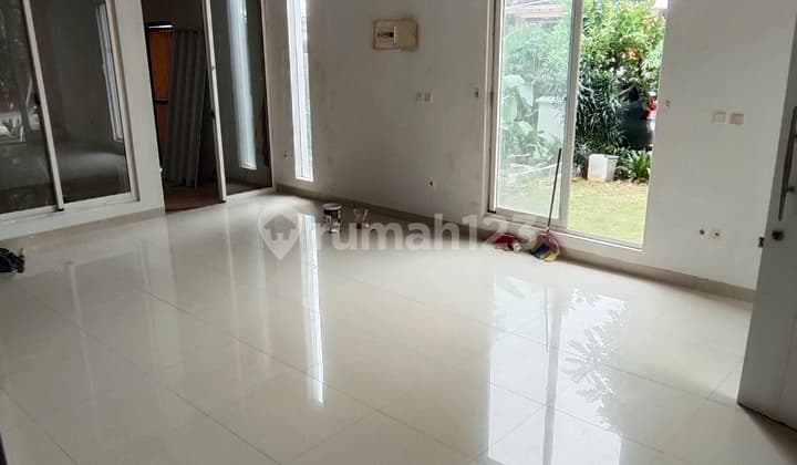 Disewakan Rumah Hook Bagus di Green Lake City Cluster Amerika