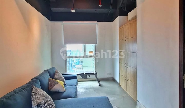 Apartemen Lantai Tinggi di Central Park, Jakarta Barat.