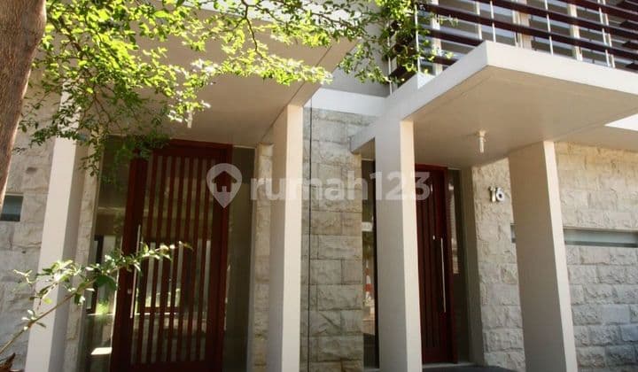 Rumah Di Casa Paso, Jagakarsa, Jakarta Selatan