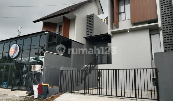 Rumah 2lantai Sekitat Bsb City Di Kota Semarang