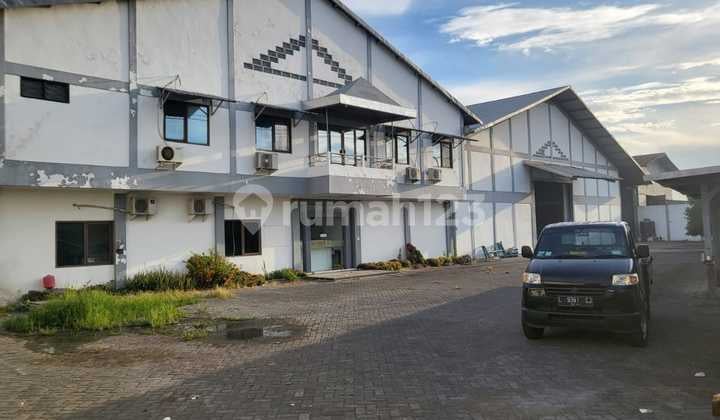 Gudang Driyorejo Bekas Workshop Besi Dekat Tanjung Perak .