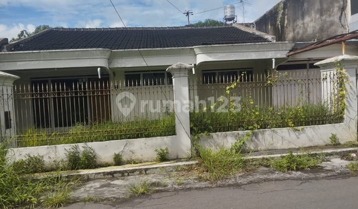 Dijual Rumah di Jl Bunga Flamboyan Akses 2,5 Mobil