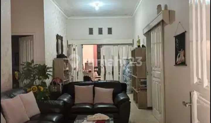 Beautiful Orange Gem House Cheap Near Suhat Axis. Polinema University.