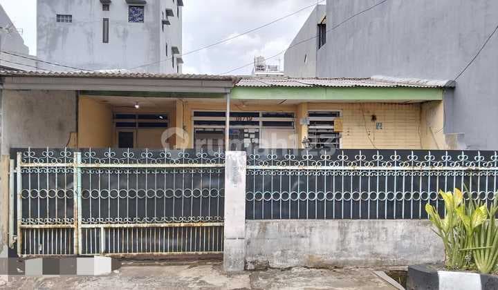 Rumah Bangunan Lama di Bojong Indah Cengkareng