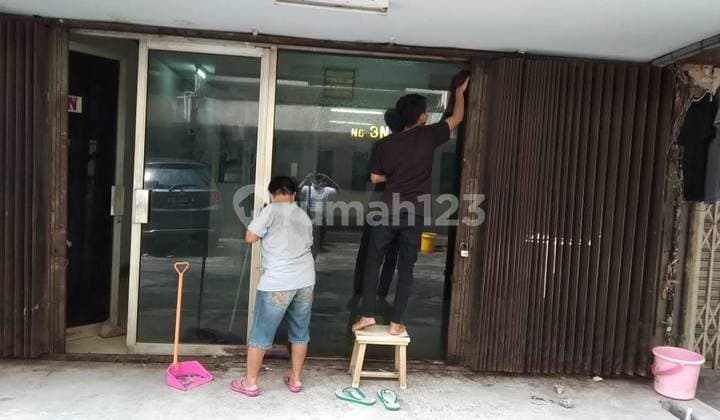 Shop House 3.5 Floors. Super Strategic Location.. City Harmony. Close to Transjakarta and MRT.