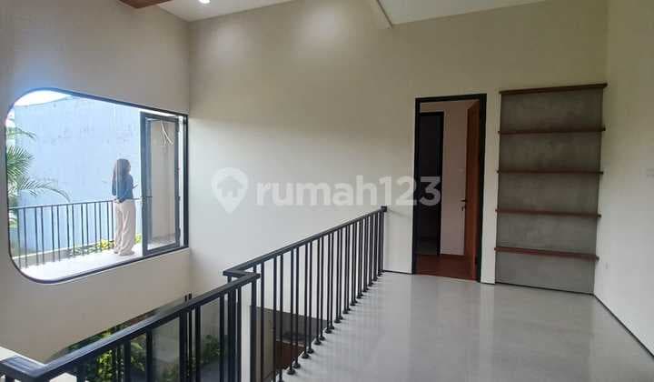 RUMAH SEMI FURNISHED ANGGREK LOKA BSD Hadap Utara ada taman