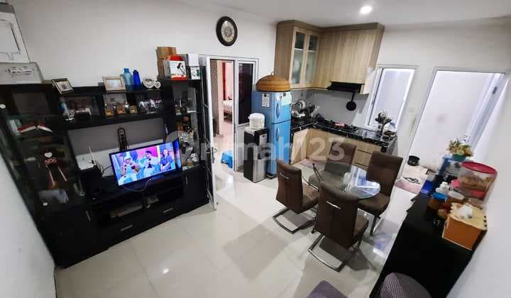 Rumah Cakep boston Gading Serpong ada kamar bawah
