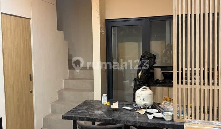 HOUSE IN A CORNER POSITION FULLY FURNISHED NICE IN TANAKAYU BSD